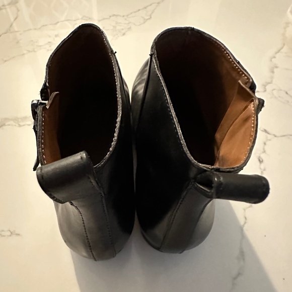 FLAT ROUNDED TOE ANKLE BOOTS - Picture 4 of 4